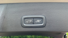 Volvo XC40 2.0 B4P Ultra Dark 5dr Auto Petrol Estate